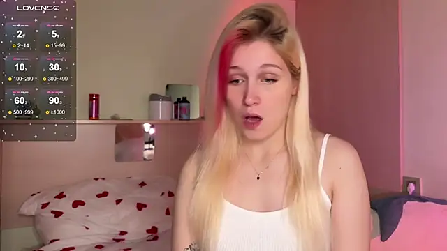 Snapshot of _Annabel_Myr_ chatting on 10/13/25, 11:12 Annabel Myr online show from 10/13/25, 11:12