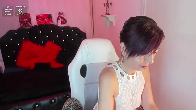 Snapshot of Trinityy__ chatting on 10/07/25, 07:15 Trinityy online show from 10/07/25, 07:15