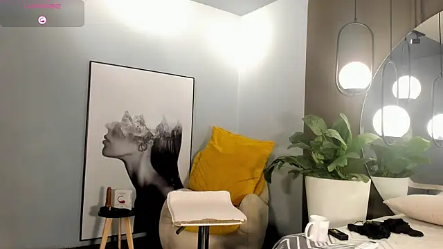 Skyyle  online show from 10/02/25, 12:41