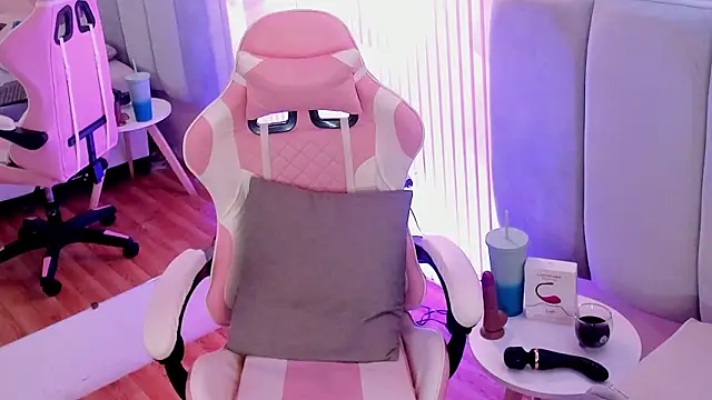 Snapshot of Skyyle_ chatting on 02/13/26, 01:33 Skyyle online show from 02/13/26, 01:33