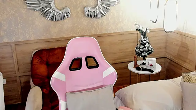 Skyyle  online show from 12/18/25, 01:04