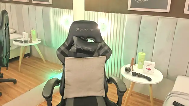 Skyyle  online show from 04/14/26, 01:05