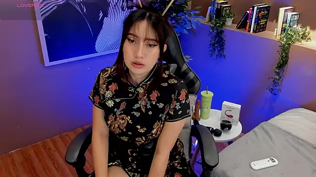 Skyyle  online show from 04/04/26, 12:45