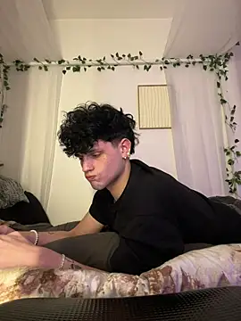 Snapshot of tyler_boo chatting on 03/04/26, 09:55 tyler boo online show from 03/04/26, 09:55