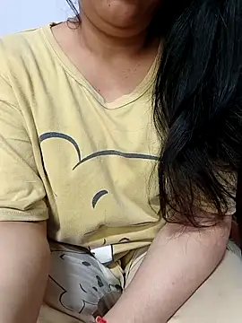 Snapshot of roshni_agrawal0 chatting on 04/30/26, 04:08 roshni agrawal0 online show from 04/30/26, 04:08