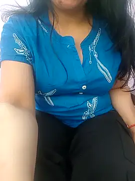 Snapshot of roshni_agrawal0 chatting on 05/07/26, 06:28 roshni agrawal0 online show from 05/07/26, 06:28