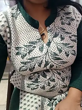 Snapshot of roshni_agrawal0 chatting on 01/11/26, 05:20 roshni agrawal0 online show from 01/11/26, 05:20