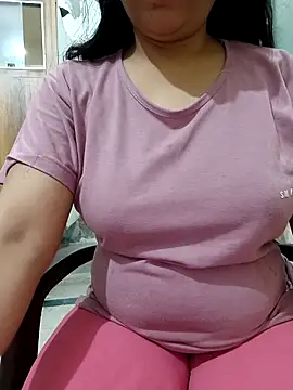 Snapshot of roshni_agrawal0 chatting on 10/04/25, 10:17 roshni agrawal0 online show from 10/04/25, 10:17