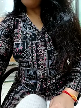 Snapshot of roshni_agrawal0 chatting on 10/05/25, 07:21 roshni agrawal0 online show from 10/05/25, 07:21