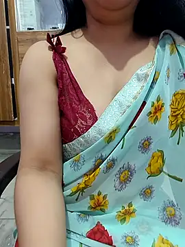 Snapshot of roshni_agrawal0 chatting on 10/11/25, 05:58 roshni agrawal0 online show from 10/11/25, 05:58