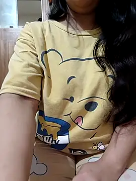 Snapshot of roshni_agrawal0 chatting on 09/12/25, 04:40 roshni agrawal0 online show from 09/12/25, 04:40