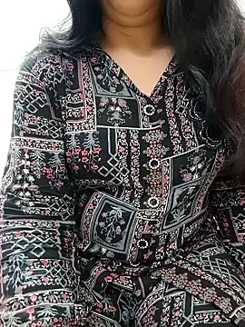 Snapshot of roshni_agrawal0 chatting on 09/11/25, 07:30 roshni agrawal0 online show from 09/11/25, 07:30