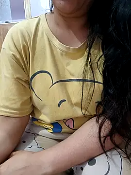 Snapshot of roshni_agrawal0 chatting on 04/17/26, 10:40 roshni agrawal0 online show from 04/17/26, 10:40