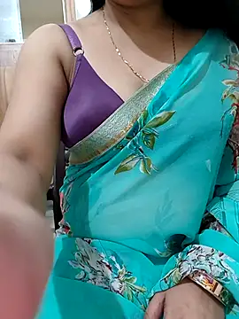 Snapshot of roshni_agrawal0 chatting on 09/23/25, 08:21 roshni agrawal0 online show from 09/23/25, 08:21