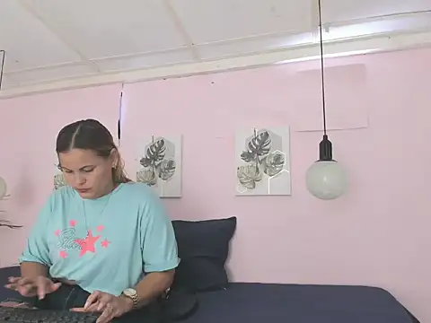 Snapshot of Lady_miss___ chatting on 10/06/25, 12:06 Lady miss online show from 10/06/25, 12:06
