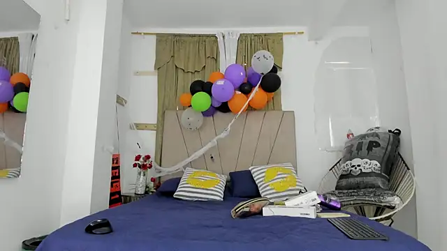 Snapshot of Lady_miss___ chatting on 10/28/25, 01:10 Lady miss online show from 10/28/25, 01:10