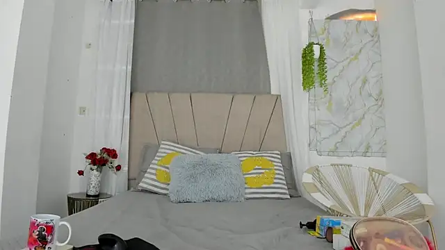 Lady miss    online show from 04/13/26, 12:31