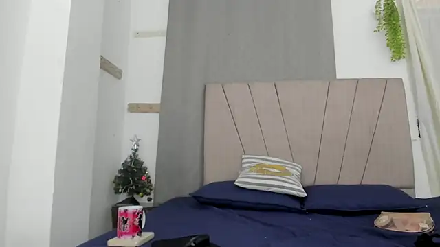 Snapshot of Lady_miss___ chatting on 12/14/25, 01:17 Lady miss online show from 12/14/25, 01:17