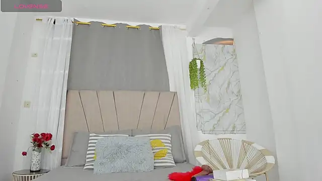 Lady miss    online show from 04/07/26, 12:07