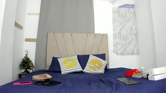 Snapshot of Lady_miss___ chatting on 12/16/25, 12:31 Lady miss online show from 12/16/25, 12:31