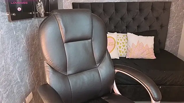 eileen  hills online show from 12/15/25, 06:58