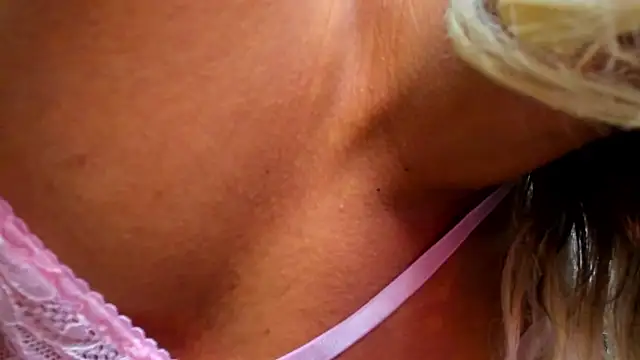 Snapshot of ZaiMoon_ chatting on 02/20/26, 10:33 ZaiMoon online show from 02/20/26, 10:33