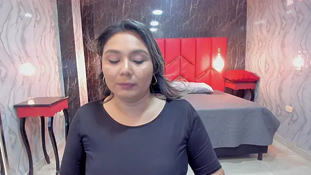 LatinaHoleQueen online show from 12/05/25, 04:16