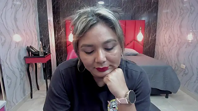 Snapshot of LatinaHoleQueen chatting on 06/19/26, 03:29 LatinaHoleQueen online show from 06/19/26, 03:29