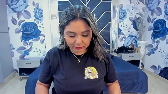 Snapshot of LatinaHoleQueen chatting on 10/09/25, 02:28 LatinaHoleQueen online show from 10/09/25, 02:28