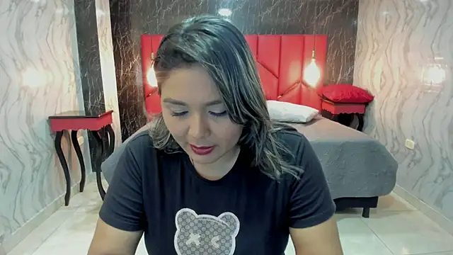 LatinaHoleQueen online show from 11/29/25, 02:39