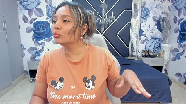 LatinaHoleQueen online show from 11/07/25, 03:16