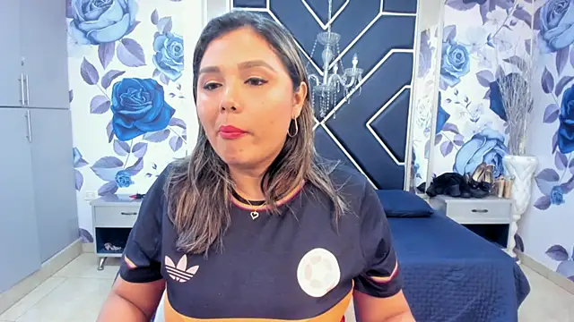 Snapshot of LatinaHoleQueen chatting on 10/14/25, 02:50 LatinaHoleQueen online show from 10/14/25, 02:50
