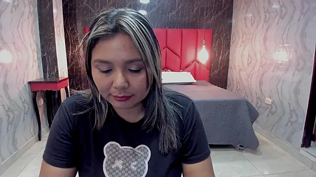 LatinaHoleQueen online show from 02/04/26, 02:01