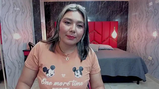 LatinaHoleQueen online show from 05/19/26, 03:08