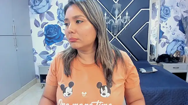 LatinaHoleQueen online show from 10/24/25, 02:27