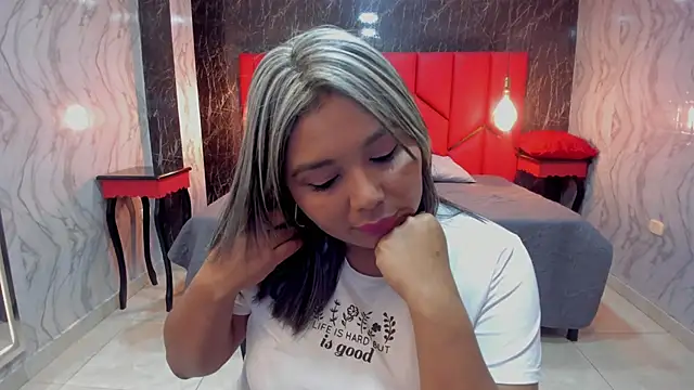 LatinaHoleQueen online show from 12/15/25, 02:23