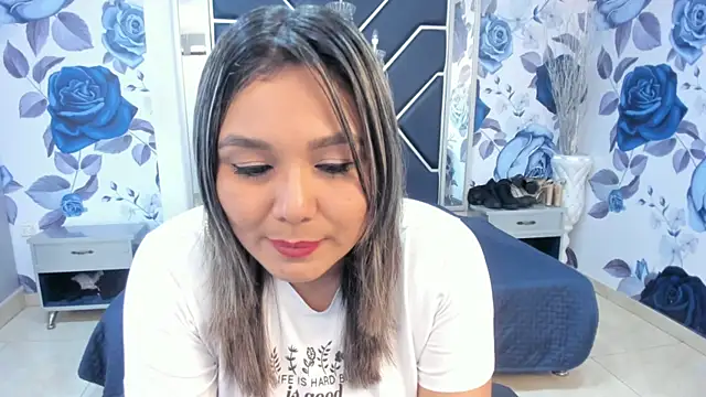 Snapshot of LatinaHoleQueen chatting on 09/22/25, 02:34 LatinaHoleQueen online show from 09/22/25, 02:34