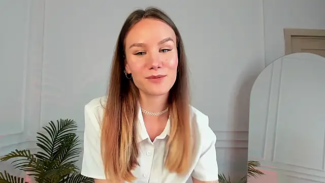 Snapshot of _Clare_Florence_ chatting on 10/05/25, 01:35  Clare Florence  online show from 10/05/25, 01:35