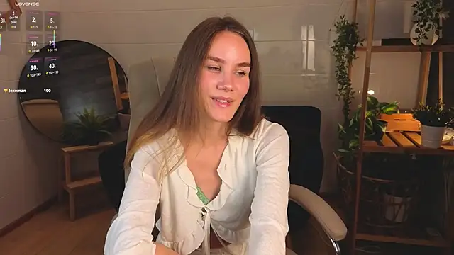 Snapshot of _Clare_Florence_ chatting on 09/21/25, 02:22  Clare Florence  online show from 09/21/25, 02:22