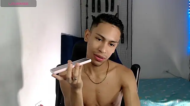 dylan apol0 online show from 11/07/25, 04:17