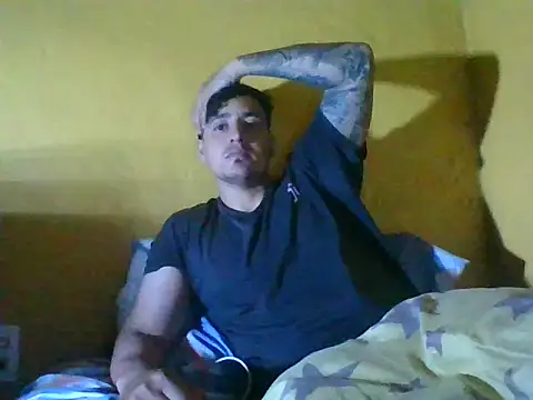 Snapshot of RVJM chatting on 10/26/25, 03:18 RVJM online show from 10/26/25, 03:18
