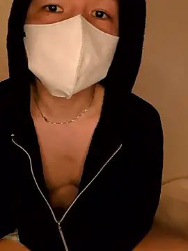 kqitooo online show from 03/18/26, 04:19