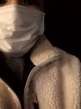 Snapshot of kqitooo chatting on 12/18/25, 01:04 kqitooo online show from 12/18/25, 01:04