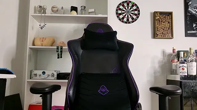 Snapshot of aaron_nvk chatting on 04/10/26, 08:38 aaron nvk online show from 04/10/26, 08:38