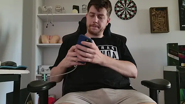 Snapshot of aaron_nvk chatting on 02/04/26, 09:21 aaron nvk online show from 02/04/26, 09:21