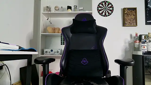 Snapshot of aaron_nvk chatting on 04/05/26, 09:43 aaron nvk online show from 04/05/26, 09:43