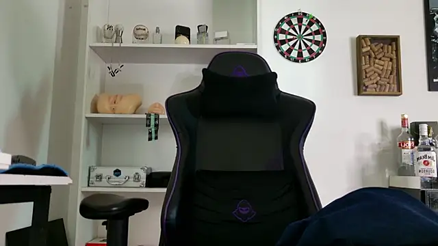 Snapshot of aaron_nvk chatting on 04/11/26, 06:44 aaron nvk online show from 04/11/26, 06:44