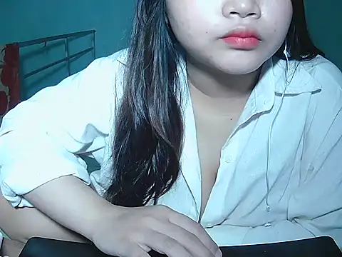Snapshot of Lily3322 chatting on 04/21/26, 12:56 Lily3322 online show from 04/21/26, 12:56