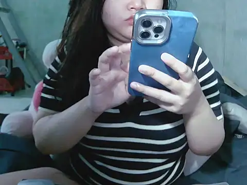 Snapshot of Lily3322 chatting on 03/29/26, 12:18 Lily3322 online show from 03/29/26, 12:18