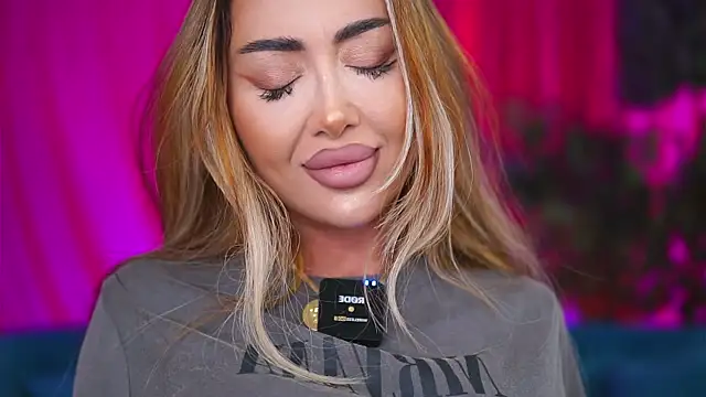 Snapshot of ZennySings chatting on 10/03/25, 11:34 ZennySings online show from 10/03/25, 11:34